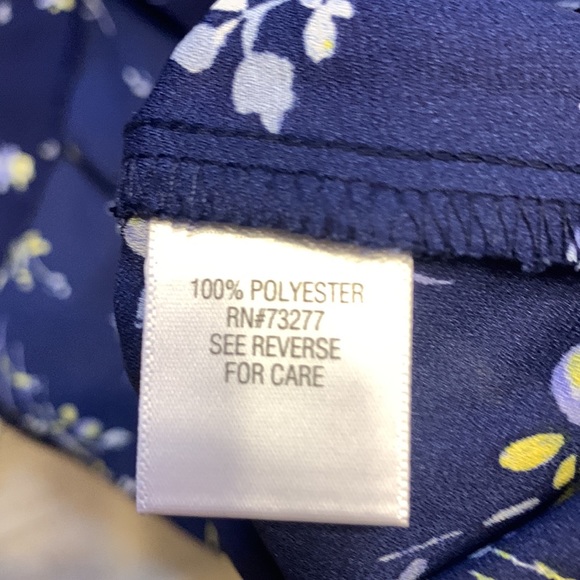 Croft & barrow blue v neck shirt sleeve top with yellow/ blue/ white flowers xxl - Picture 5 of 7